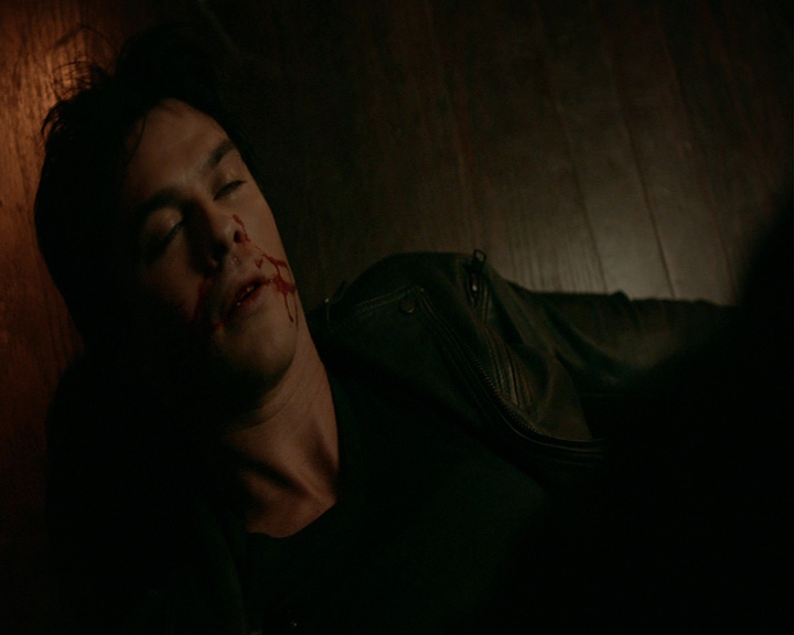 VampireDiaries-dot-nl_VampireDiaries-8x06DetouredOnSomeRandomBackwoodsPathToHell2321.jpg