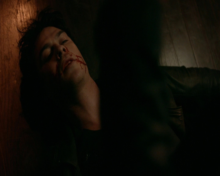 VampireDiaries-dot-nl_VampireDiaries-8x06DetouredOnSomeRandomBackwoodsPathToHell2330.jpg