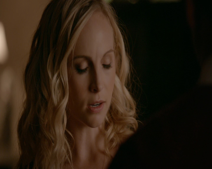 VampireDiaries-dot-nl_VVampireDiaries-dot-nl_VampireDiaries-8x07TheNextTimeIHurtSomebodyItCouldBeYou0214.jpg