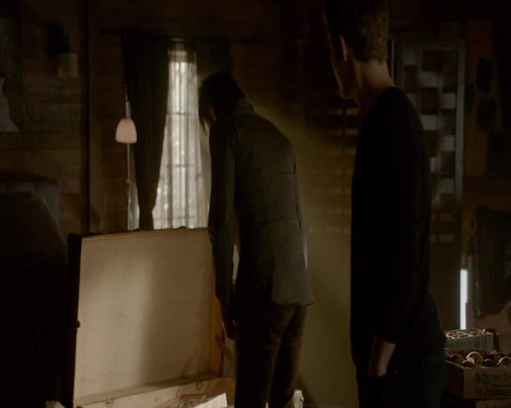 VampireDiaries-dot-nl_VVampireDiaries-dot-nl_VampireDiaries-8x07TheNextTimeIHurtSomebodyItCouldBeYou0415.jpg