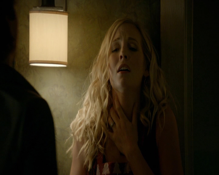 VampireDiaries-dot-nl_VVampireDiaries-dot-nl_VampireDiaries-8x07TheNextTimeIHurtSomebodyItCouldBeYou0711.jpg