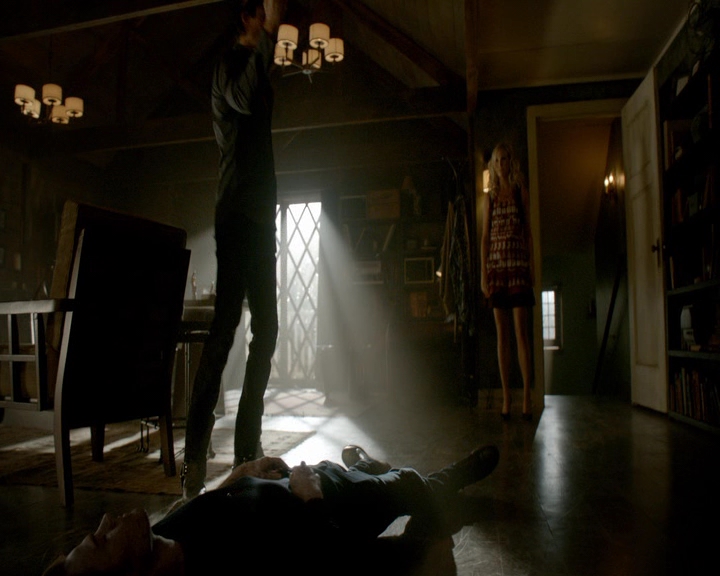 VampireDiaries-dot-nl_VVampireDiaries-dot-nl_VampireDiaries-8x07TheNextTimeIHurtSomebodyItCouldBeYou0719.jpg