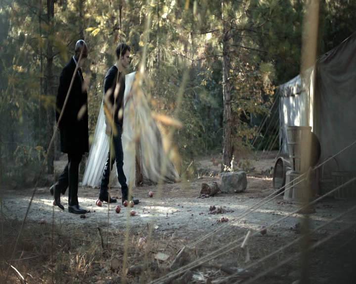 VampireDiaries-dot-nl_VVampireDiaries-dot-nl_VampireDiaries-8x07TheNextTimeIHurtSomebodyItCouldBeYou0818.jpg