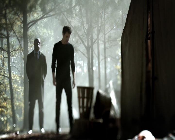 VampireDiaries-dot-nl_VVampireDiaries-dot-nl_VampireDiaries-8x07TheNextTimeIHurtSomebodyItCouldBeYou0822.jpg