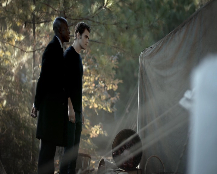 VampireDiaries-dot-nl_VVampireDiaries-dot-nl_VampireDiaries-8x07TheNextTimeIHurtSomebodyItCouldBeYou0838.jpg