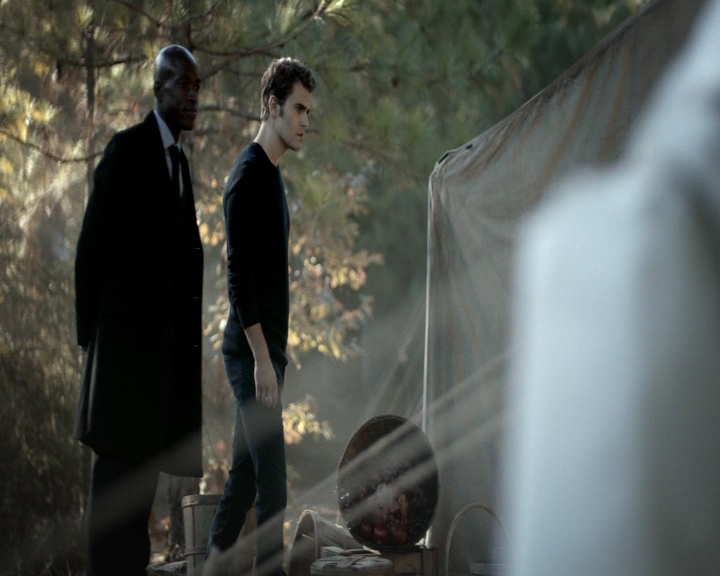 VampireDiaries-dot-nl_VVampireDiaries-dot-nl_VampireDiaries-8x07TheNextTimeIHurtSomebodyItCouldBeYou0839.jpg