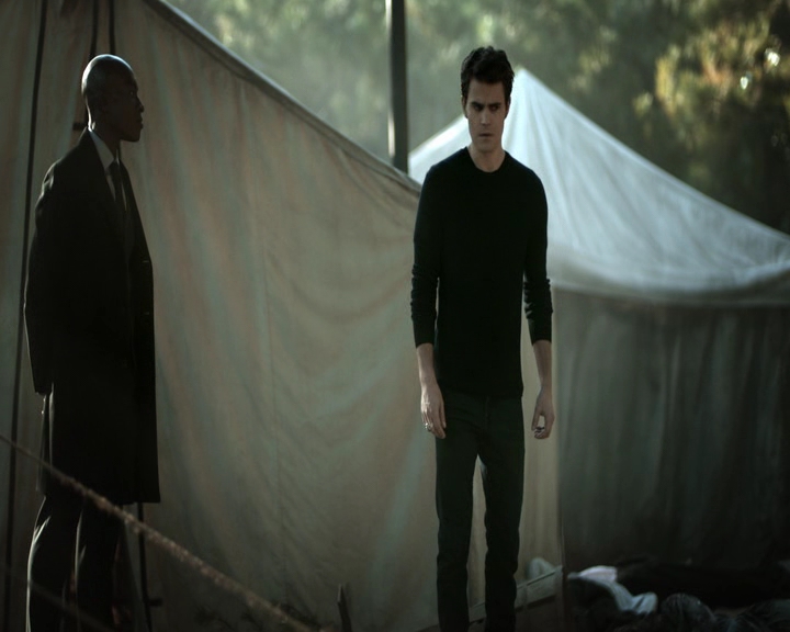 VampireDiaries-dot-nl_VVampireDiaries-dot-nl_VampireDiaries-8x07TheNextTimeIHurtSomebodyItCouldBeYou0873.jpg