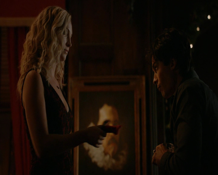 VampireDiaries-dot-nl_VVampireDiaries-dot-nl_VampireDiaries-8x07TheNextTimeIHurtSomebodyItCouldBeYou0925.jpg