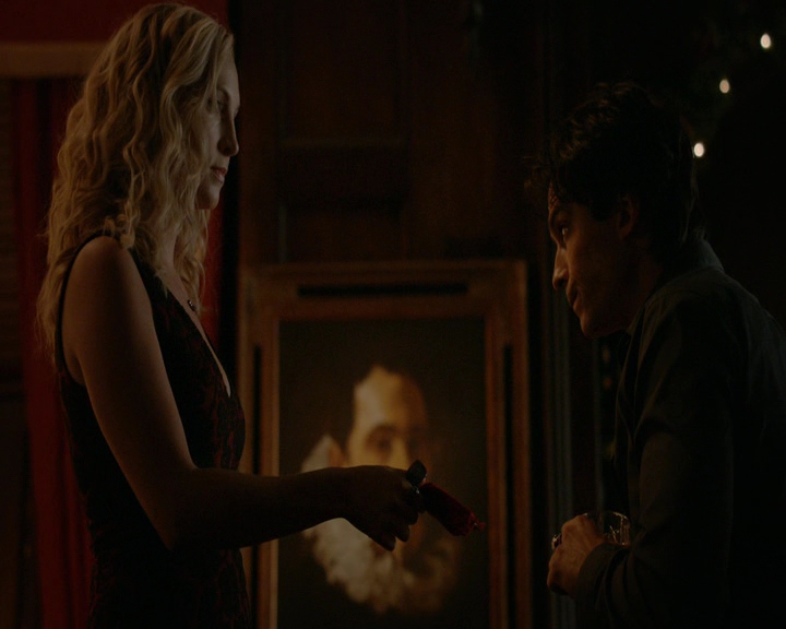 VampireDiaries-dot-nl_VVampireDiaries-dot-nl_VampireDiaries-8x07TheNextTimeIHurtSomebodyItCouldBeYou0926.jpg