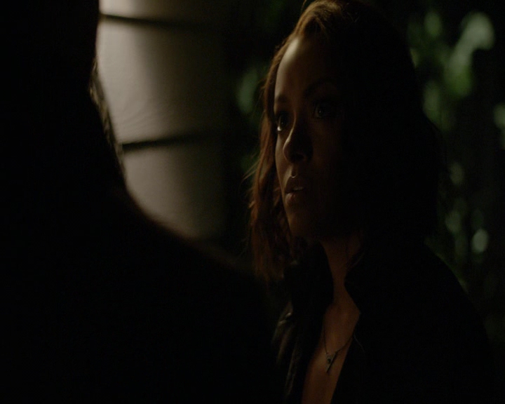 VampireDiaries-dot-nl_VVampireDiaries-dot-nl_VampireDiaries-8x07TheNextTimeIHurtSomebodyItCouldBeYou0973.jpg