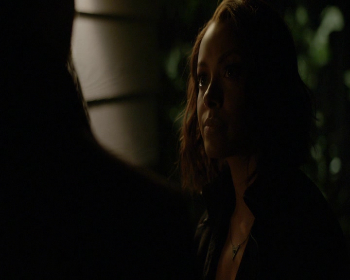 VampireDiaries-dot-nl_VVampireDiaries-dot-nl_VampireDiaries-8x07TheNextTimeIHurtSomebodyItCouldBeYou0974.jpg