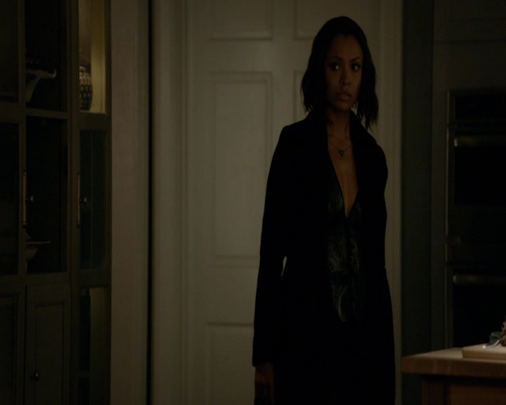 VampireDiaries-dot-nl_VVampireDiaries-dot-nl_VampireDiaries-8x07TheNextTimeIHurtSomebodyItCouldBeYou1007.jpg