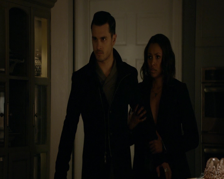 VampireDiaries-dot-nl_VVampireDiaries-dot-nl_VampireDiaries-8x07TheNextTimeIHurtSomebodyItCouldBeYou1016.jpg