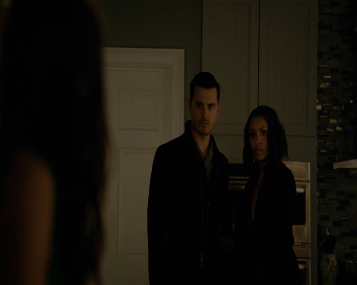 VampireDiaries-dot-nl_VVampireDiaries-dot-nl_VampireDiaries-8x07TheNextTimeIHurtSomebodyItCouldBeYou1022.jpg