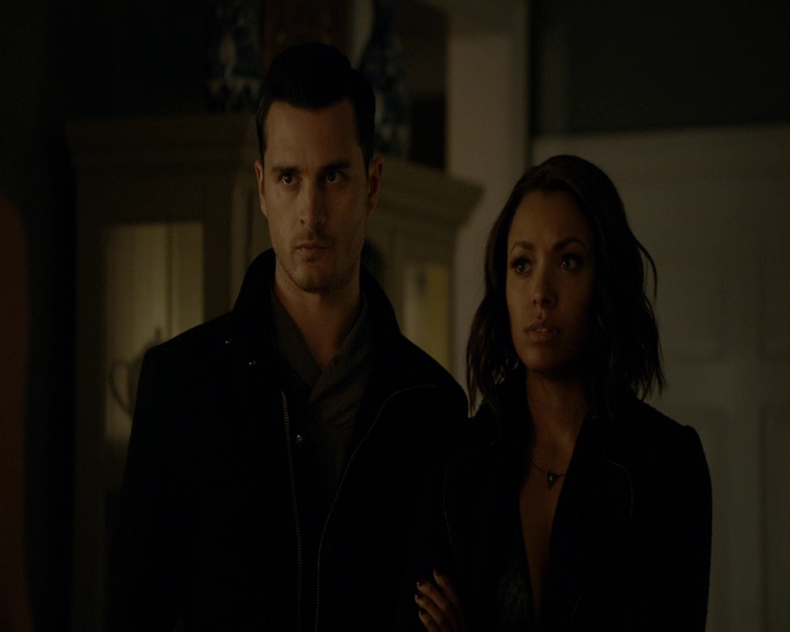 VampireDiaries-dot-nl_VVampireDiaries-dot-nl_VampireDiaries-8x07TheNextTimeIHurtSomebodyItCouldBeYou1135.jpg