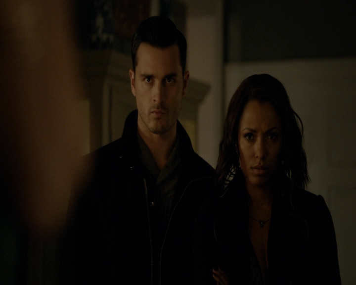 VampireDiaries-dot-nl_VVampireDiaries-dot-nl_VampireDiaries-8x07TheNextTimeIHurtSomebodyItCouldBeYou1164.jpg