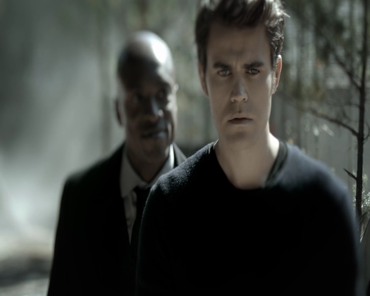 VampireDiaries-dot-nl_VVampireDiaries-dot-nl_VampireDiaries-8x07TheNextTimeIHurtSomebodyItCouldBeYou1211.jpg