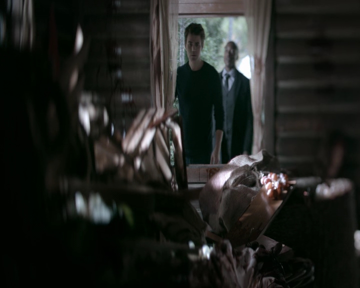 VampireDiaries-dot-nl_VVampireDiaries-dot-nl_VampireDiaries-8x07TheNextTimeIHurtSomebodyItCouldBeYou1252.jpg