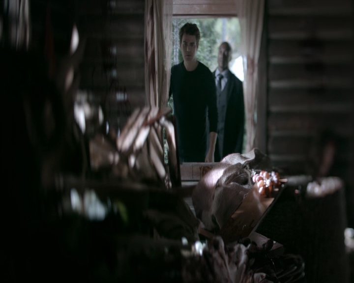 VampireDiaries-dot-nl_VVampireDiaries-dot-nl_VampireDiaries-8x07TheNextTimeIHurtSomebodyItCouldBeYou1253.jpg