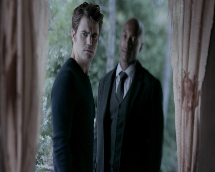 VampireDiaries-dot-nl_VVampireDiaries-dot-nl_VampireDiaries-8x07TheNextTimeIHurtSomebodyItCouldBeYou1270.jpg