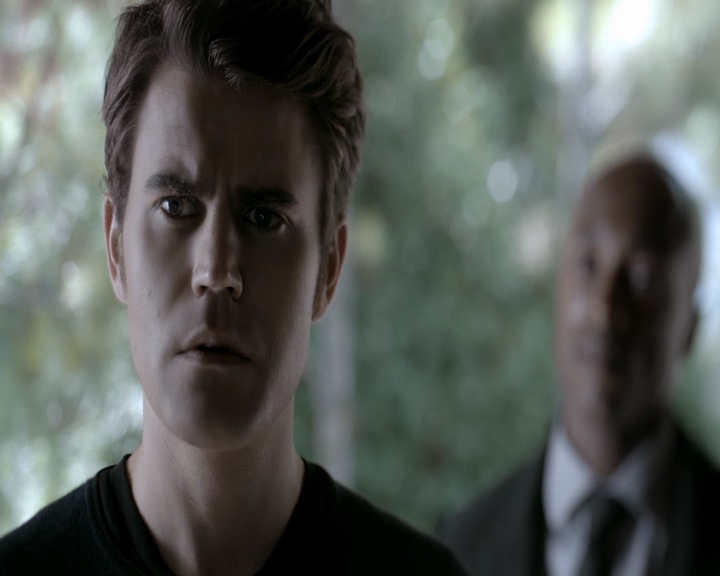 VampireDiaries-dot-nl_VVampireDiaries-dot-nl_VampireDiaries-8x07TheNextTimeIHurtSomebodyItCouldBeYou1294.jpg