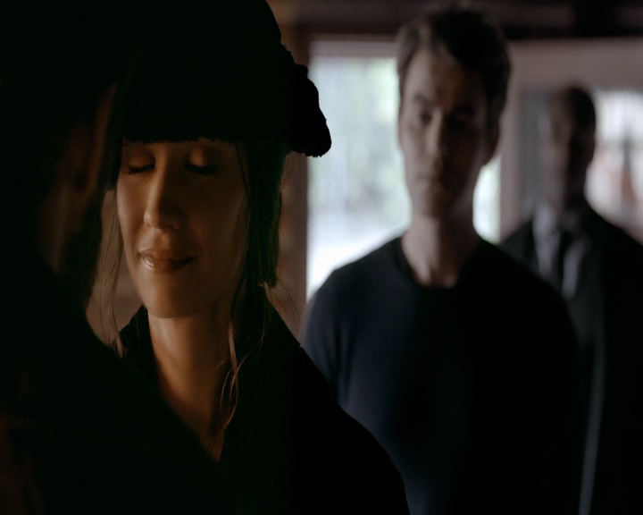 VampireDiaries-dot-nl_VVampireDiaries-dot-nl_VampireDiaries-8x07TheNextTimeIHurtSomebodyItCouldBeYou1366.jpg