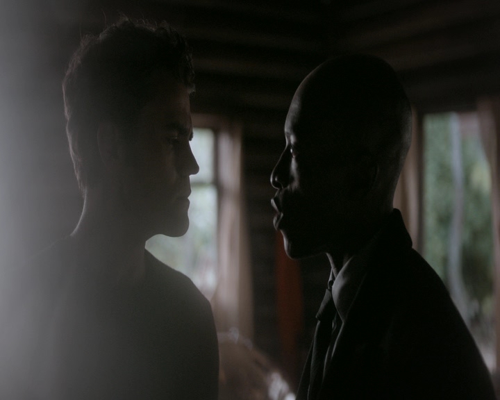 VampireDiaries-dot-nl_VVampireDiaries-dot-nl_VampireDiaries-8x07TheNextTimeIHurtSomebodyItCouldBeYou1403.jpg