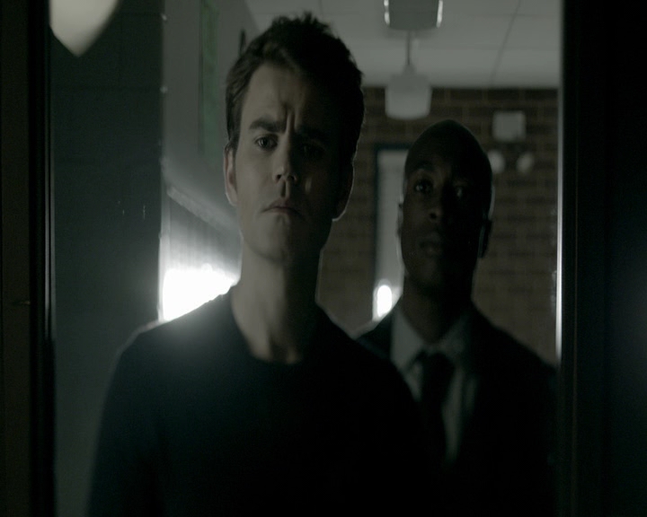 VampireDiaries-dot-nl_VVampireDiaries-dot-nl_VampireDiaries-8x07TheNextTimeIHurtSomebodyItCouldBeYou1610.jpg