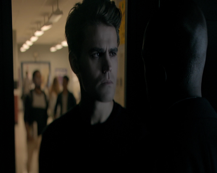 VampireDiaries-dot-nl_VVampireDiaries-dot-nl_VampireDiaries-8x07TheNextTimeIHurtSomebodyItCouldBeYou1634.jpg