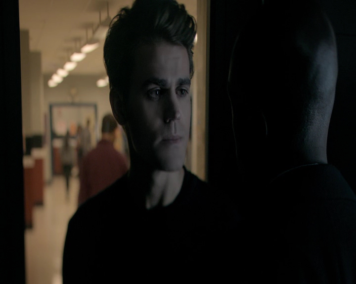 VampireDiaries-dot-nl_VVampireDiaries-dot-nl_VampireDiaries-8x07TheNextTimeIHurtSomebodyItCouldBeYou1638.jpg