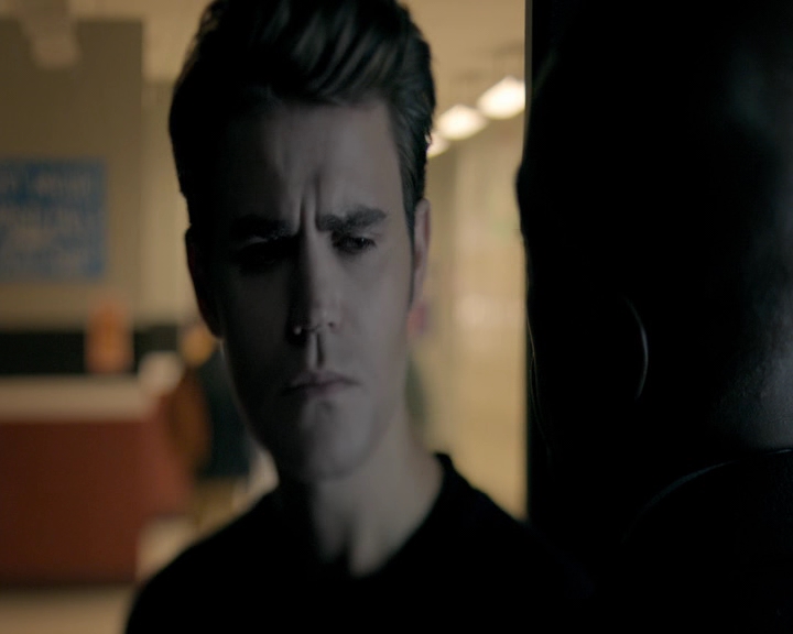 VampireDiaries-dot-nl_VVampireDiaries-dot-nl_VampireDiaries-8x07TheNextTimeIHurtSomebodyItCouldBeYou1650.jpg