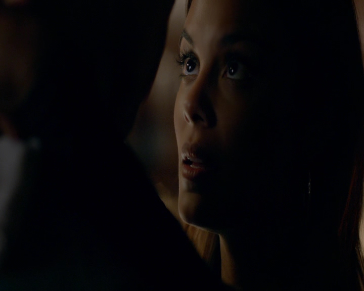 VampireDiaries-dot-nl_VVampireDiaries-dot-nl_VampireDiaries-8x07TheNextTimeIHurtSomebodyItCouldBeYou1703.jpg