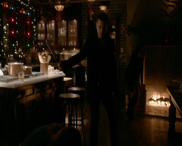 VampireDiaries-dot-nl_VVampireDiaries-dot-nl_VampireDiaries-8x07TheNextTimeIHurtSomebodyItCouldBeYou1732.jpg