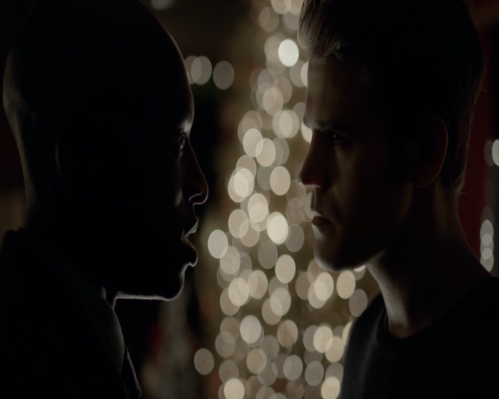 VampireDiaries-dot-nl_VVampireDiaries-dot-nl_VampireDiaries-8x07TheNextTimeIHurtSomebodyItCouldBeYou1819.jpg