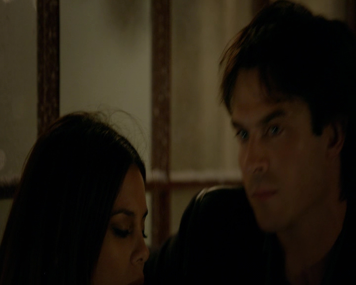 VampireDiaries-dot-nl_VVampireDiaries-dot-nl_VampireDiaries-8x07TheNextTimeIHurtSomebodyItCouldBeYou1917.jpg