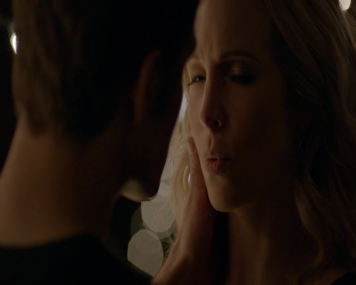 VampireDiaries-dot-nl_VVampireDiaries-dot-nl_VampireDiaries-8x07TheNextTimeIHurtSomebodyItCouldBeYou2072.jpg