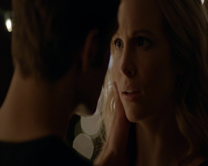 VampireDiaries-dot-nl_VVampireDiaries-dot-nl_VampireDiaries-8x07TheNextTimeIHurtSomebodyItCouldBeYou2073.jpg