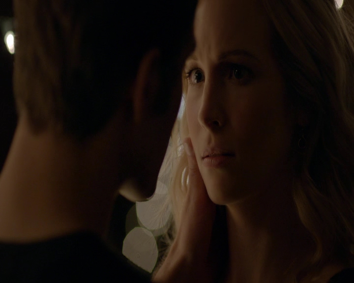 VampireDiaries-dot-nl_VVampireDiaries-dot-nl_VampireDiaries-8x07TheNextTimeIHurtSomebodyItCouldBeYou2074.jpg