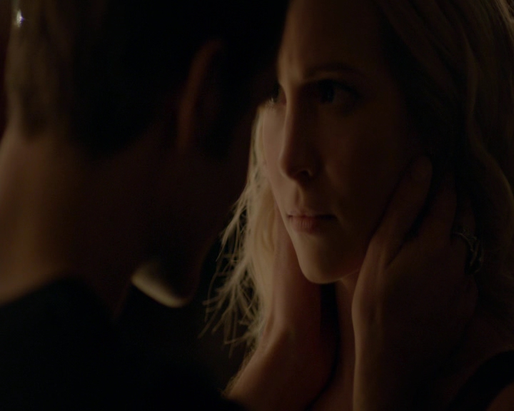 VampireDiaries-dot-nl_VVampireDiaries-dot-nl_VampireDiaries-8x07TheNextTimeIHurtSomebodyItCouldBeYou2103.jpg