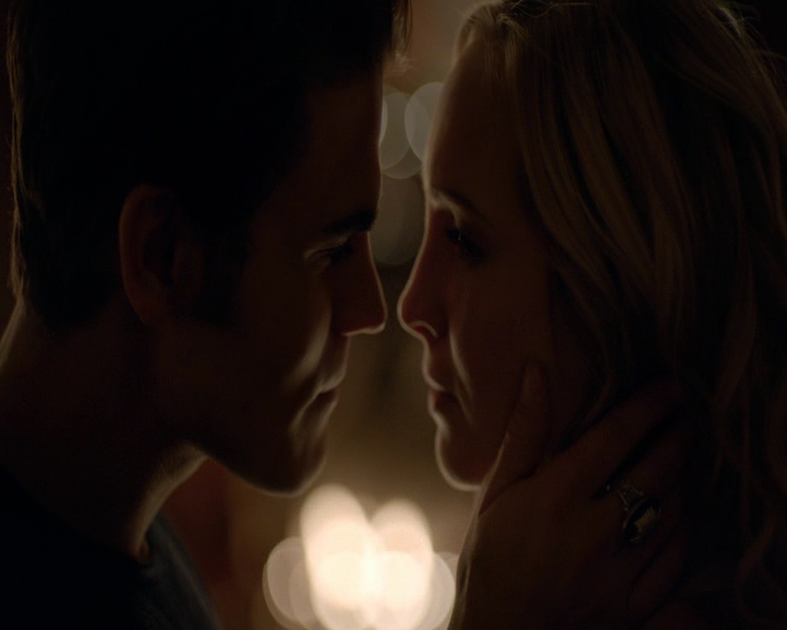 VampireDiaries-dot-nl_VVampireDiaries-dot-nl_VampireDiaries-8x07TheNextTimeIHurtSomebodyItCouldBeYou2107.jpg