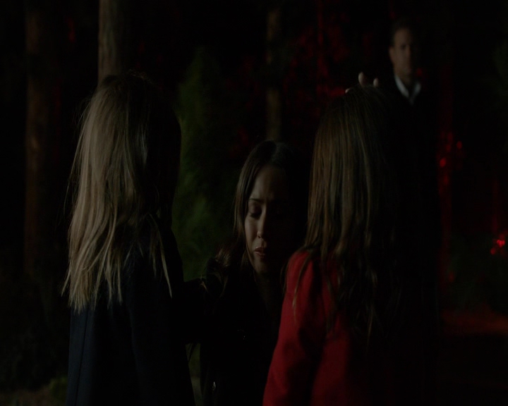 VampireDiaries-dot-nl_VVampireDiaries-dot-nl_VampireDiaries-8x07TheNextTimeIHurtSomebodyItCouldBeYou2164.jpg