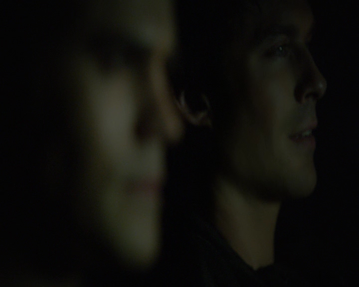 VampireDiaries-dot-nl_VVampireDiaries-dot-nl_VampireDiaries-8x07TheNextTimeIHurtSomebodyItCouldBeYou2347.jpg