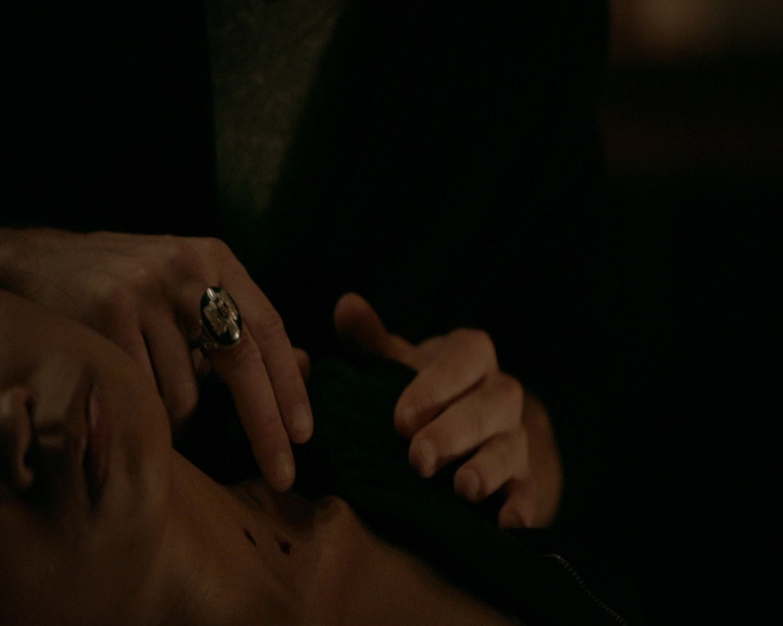 VampireDiaries-dot-nl_VVampireDiaries-dot-nl_VampireDiaries-8x08WeHaveHistoryTogether0137.jpg