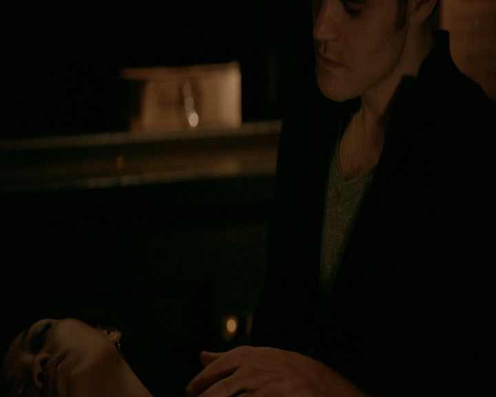 VampireDiaries-dot-nl_VVampireDiaries-dot-nl_VampireDiaries-8x08WeHaveHistoryTogether0165.jpg