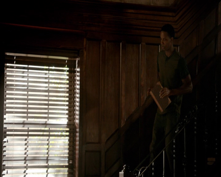 VampireDiaries-dot-nl_VVampireDiaries-dot-nl_VampireDiaries-8x08WeHaveHistoryTogether0307.jpg