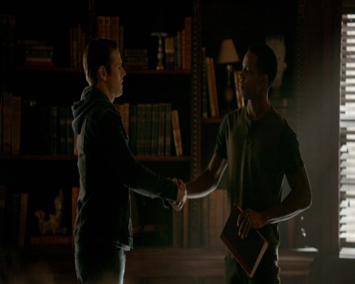 VampireDiaries-dot-nl_VVampireDiaries-dot-nl_VampireDiaries-8x08WeHaveHistoryTogether0315.jpg