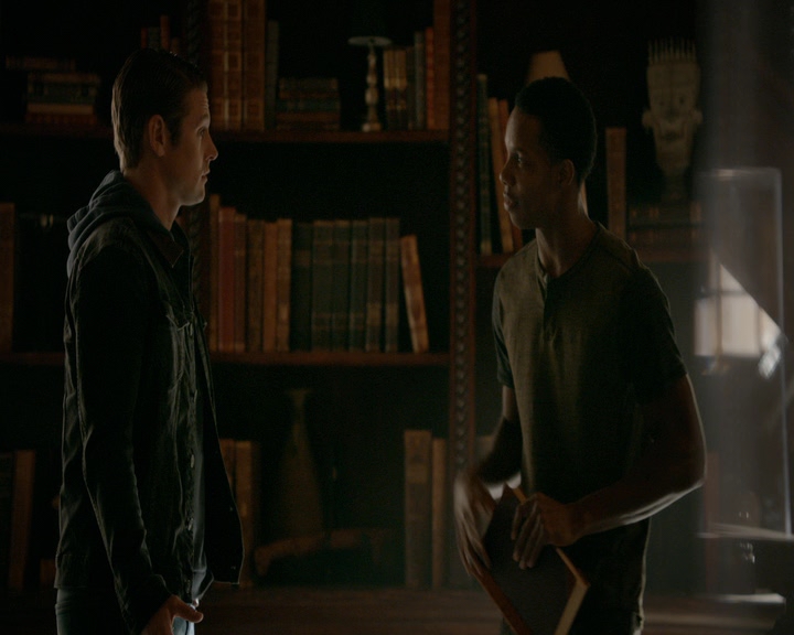 VampireDiaries-dot-nl_VVampireDiaries-dot-nl_VampireDiaries-8x08WeHaveHistoryTogether0329.jpg