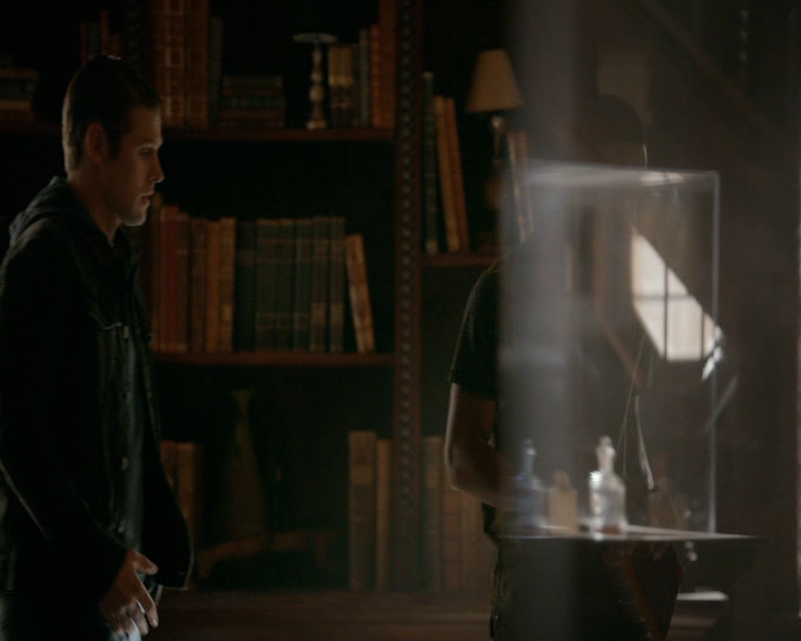 VampireDiaries-dot-nl_VVampireDiaries-dot-nl_VampireDiaries-8x08WeHaveHistoryTogether0330.jpg