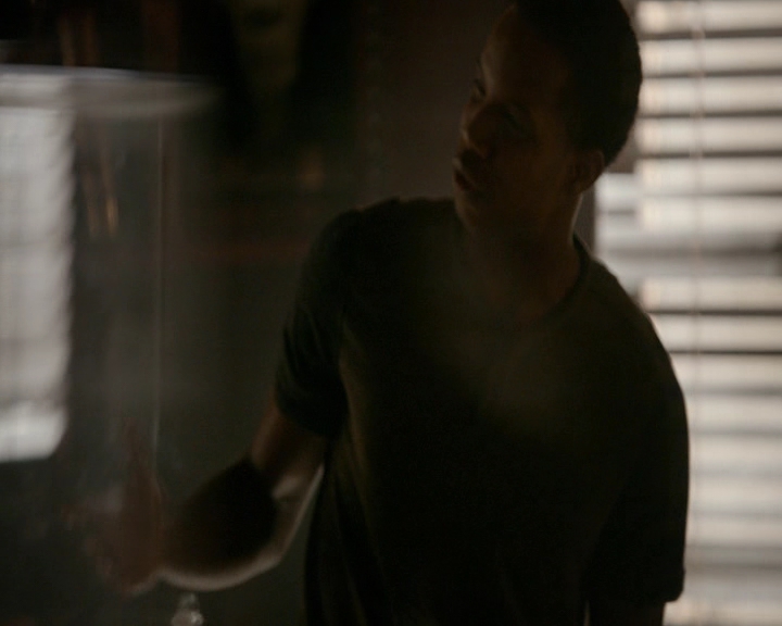 VampireDiaries-dot-nl_VVampireDiaries-dot-nl_VampireDiaries-8x08WeHaveHistoryTogether0333.jpg