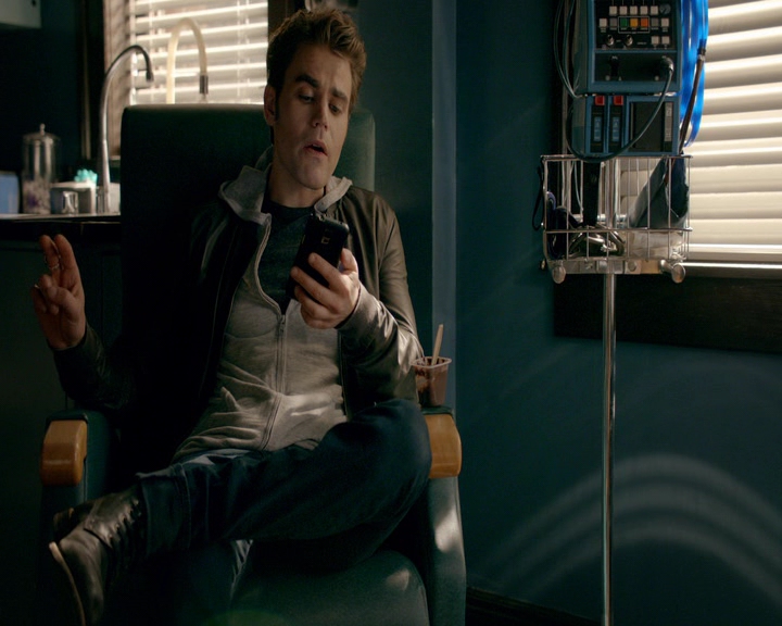 VampireDiaries-dot-nl_VVampireDiaries-dot-nl_VampireDiaries-8x08WeHaveHistoryTogether0562.jpg